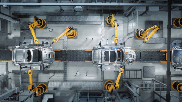 aerial car factory 3d-konzept: automatisierte roboterarm-montagelinie herstellung von fortschrittlichen high-tech-elektrofahrzeugen mit grüner energie. bau, bau, schweißen industrieller produktionsförderer - industrie stock-fotos und bilder