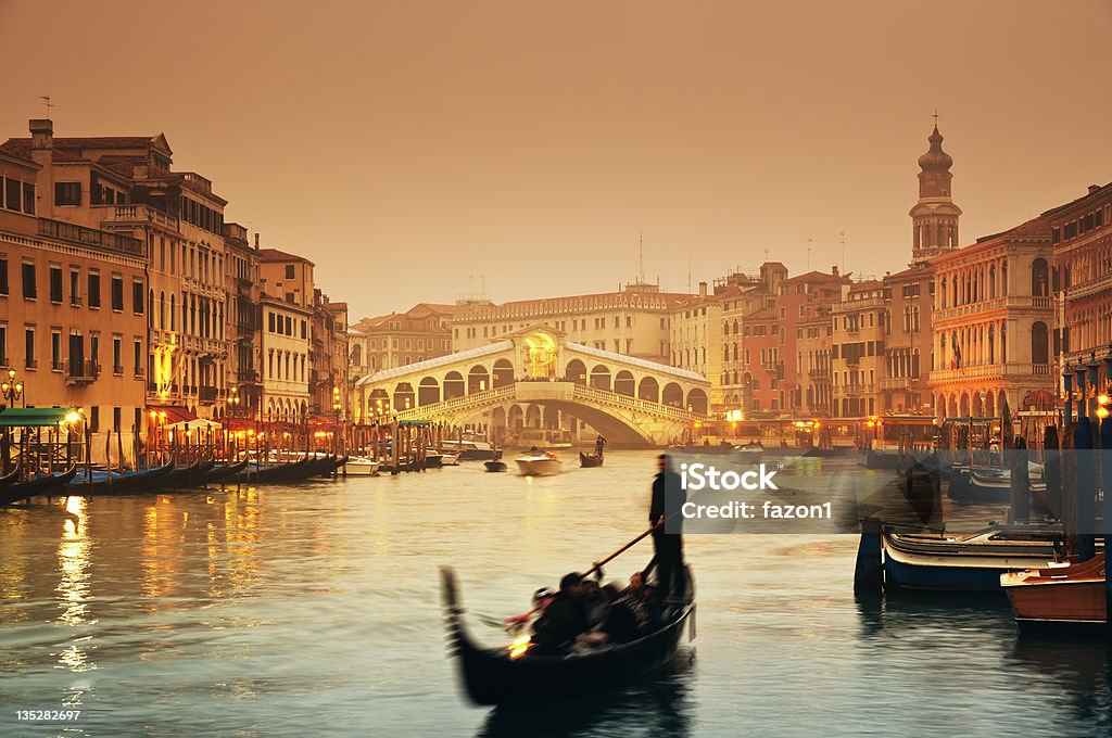 Ponte de Rialto, Veneza-Itália - Foto de stock de Veneza - Itália royalty-free