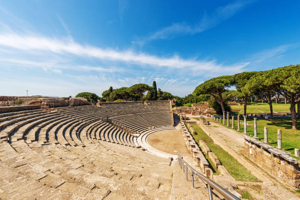 ostia antica roma italia - l'antico anfiteatro romano - outdoors city life urban scene city foto e immagini stock