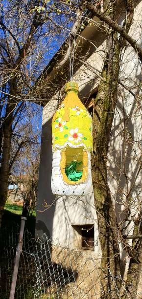 istock Homemade bird house 1352833399