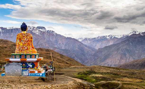 estatua de buda en langza, valle lahaul spiti de la india - kaza fotografías e imágenes de stock