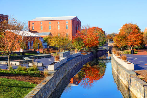 istock Autumn in Frederick, Maryland 1352891318
