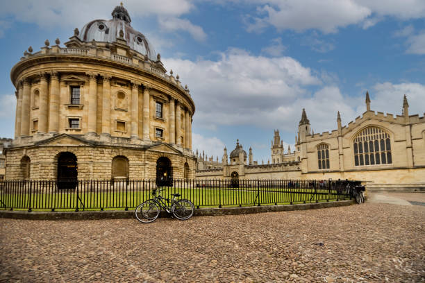 The Radcliffe Camera with the Bodleian library buildings around it. in Oxford, Oxfordshire, England, UK.