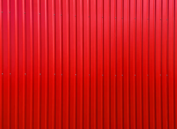 parede de construção com revestimento de plástico vermelho - siding house plastic roof - fotografias e filmes do acervo