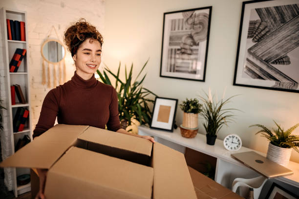 istock Woman getting ready the shipping packages 1352926785