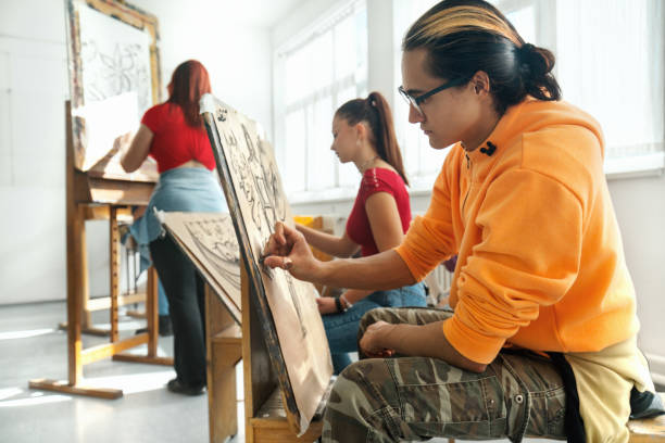 klasa artystyczna w szkole średniej - student obrazy zdjęcia i obrazy z banku zdjęć
