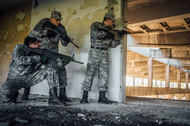 istock Soldiers in a tactical position 1352938013
