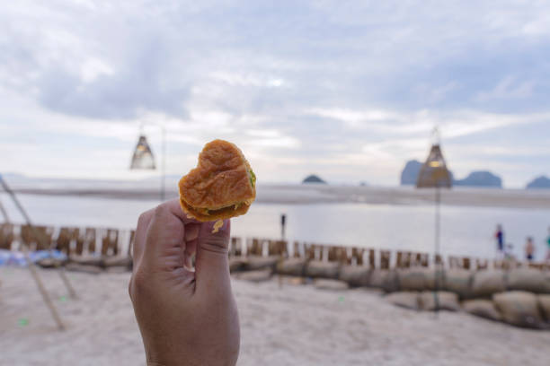 istock food served in the beach 1352938858