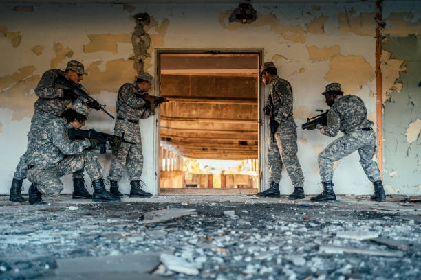 istock Soldiers in a tactical position 1352942987