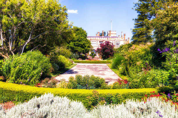 istock Syd park garden flowers 1352946031