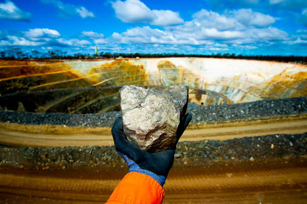 nickel ore rock - mining imagens e fotografias de stock