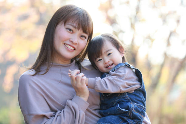 istock Smiley parent and child 1352982408