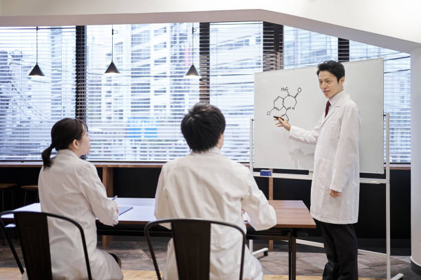 istock Medical personnel training in the classroom 1352997382