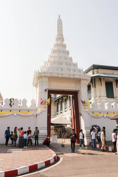 bangkok, thailand - dez 2019 eintritt in den tempel des smaragd-buddha (wat phra kaew) am 29. dezember 2019 - bangkok province bangkok wat traditional culture stock-fotos und bilder