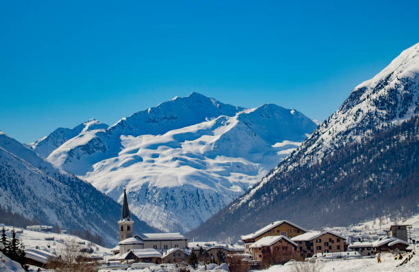 istock the embrace of the mountains 1353046328