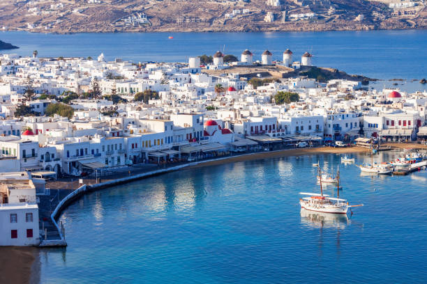 isola di mykonos in grecia - porto built structure commercial dock port wine foto e immagini stock