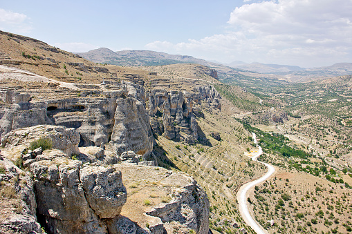 This natural wonder, which dates back to 65 million years ago and was formed as a result of geological deformations, has an area of ​​28 kilometers that includes remains from the Neolithic Age. The valley contains extremely interesting geological formations, cliffs and hundreds of caves with rock reliefs on the walls. The viewing terrace, which was built on a flat rock block, is 104 meters high, and the 8.5 meters distance of the observation terrace is a different project that extends into the void, built with steel construction and glass, and has become the focus of attention of many local and foreign visitors.