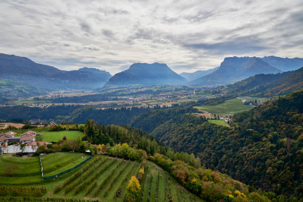 istock View of the valley 1353077011
