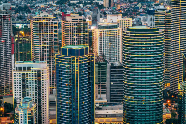 modernos edificios de oficinas y apartamentos manila, filipinas - manila philippines makati city fotografías e imágenes de stock