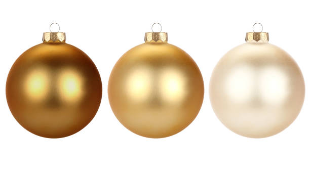 palle di natale isolate su sfondo bianco. felice anno nuovo palline bombe lampadine decorazione colorata. palline di vetro dorato. poster, banner, brochure per l'albero di natale - pallina di natale foto e immagini stock