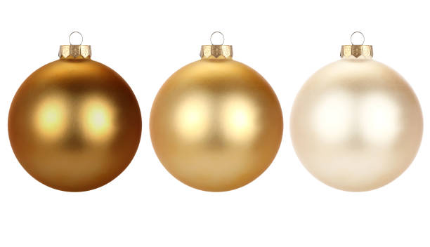 рождественские шары выделены на белом фоне. с новым годом безделушки бомбят лампочки красочного украшения. золотые стеклянные шары. плакат - christmas ball стоковые фото и изображения