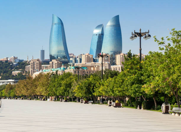 istock Baku boulevard, Caspian sea 1353096631