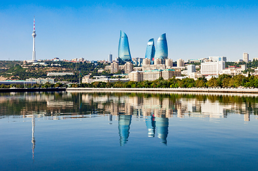 Horizonte de la ciudad de Bakú en Azerbaiyán photo