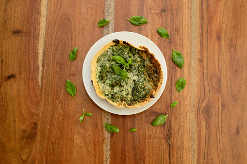 Saludable y verde espinacas Quiche cena horizontal imagen vibrante photo