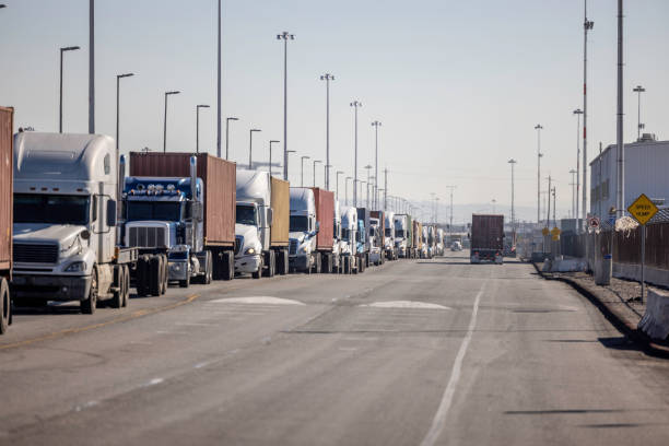 オークランド港の貨物ロジスティクス - oakland california commercial dock harbor california ストックフォトと画像