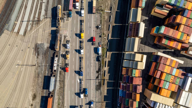 オークランド港の貨物ロジスティクス - oakland california commercial dock harbor california ストックフォトと画像