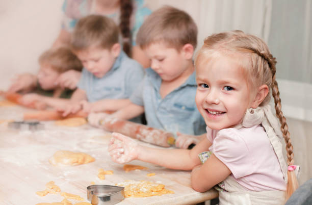 istock Children are cooking cookies 1353155446