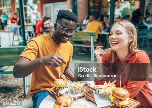 istock Friends and fast food 1353163726