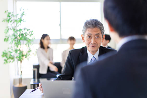 personas de negocios que trabajan en una oficina - manager marketing recruitment small business fotografías e imágenes de stock