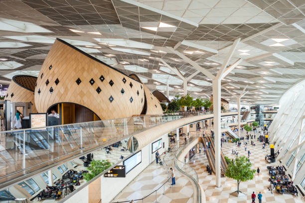 бакинский аэропорт гейдар алиев - baku стоковые фото и изображения