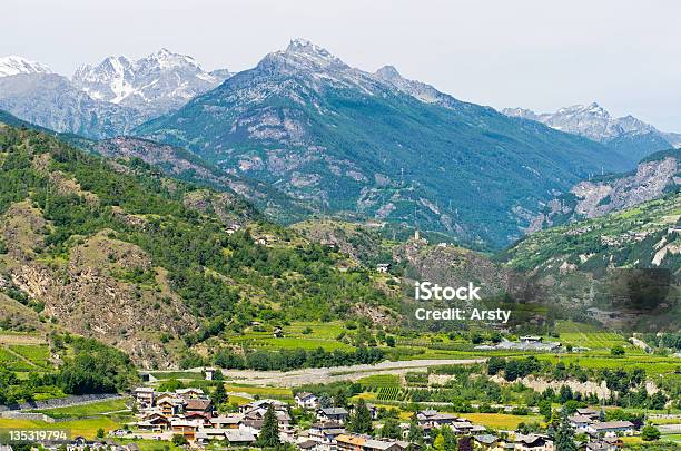 Valle De Aosta Italia Foto de stock y más banco de imágenes de Valle de Aosta - Valle de Aosta, Italia, Villa - Asentamiento humano