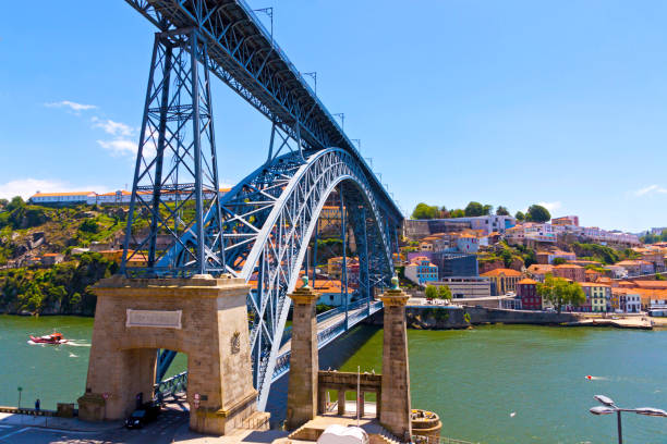dom luis i bridge and duoro river, porto, portugal - porto portugal bridge international landmark imagens e fotografias de stock