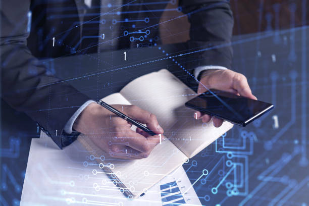 Arm in formal wear writing down some ideas using phone to create innovative software to provide a completely new high-tech service. Close up shot. Hologram tech graphs. Concept of Dev team arma en desgaste formal escribiendo algunas ideas usando el teléfono para crear un software innovador para proporcionar un servicio de alta tecnología completamente nuevo. primer plano. gráficos técnicos de hologramas. concepto de equipo de desarrollo