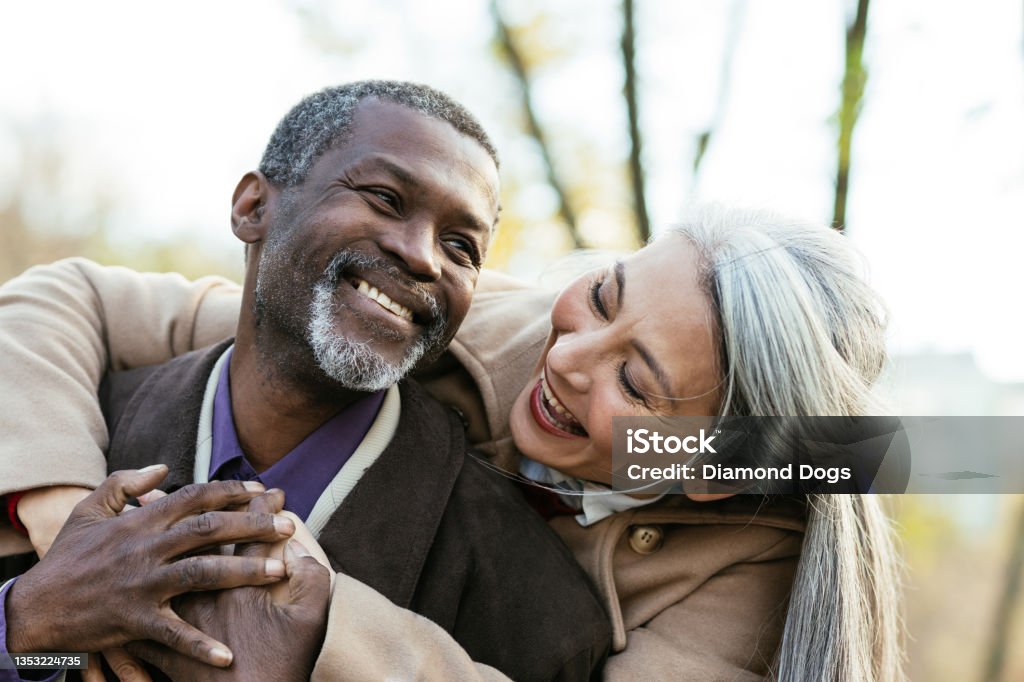Storytelling image of a multiethnic senior couple in love Storytelling image of a multiethnic senior couple in love - Elderly married couple dating outdoors, love emotions and feelings Couple - Relationship Stock Photo