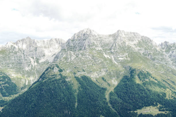 parque nacional tre cime di lavaredo dolomitas - river stones audio fotografías e imágenes de stock