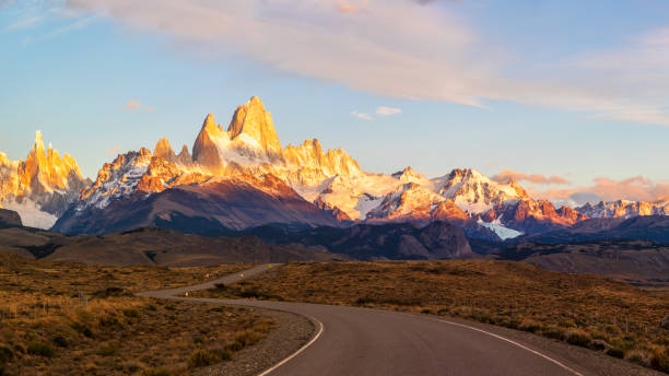 Highway Mount Fitz Roy in Chaltén, Patagonia - Argentina Argentina, Chalten, Patagonia - Argentina, South America, Andes fitzroy range stock pictures, royalty-free photos & images