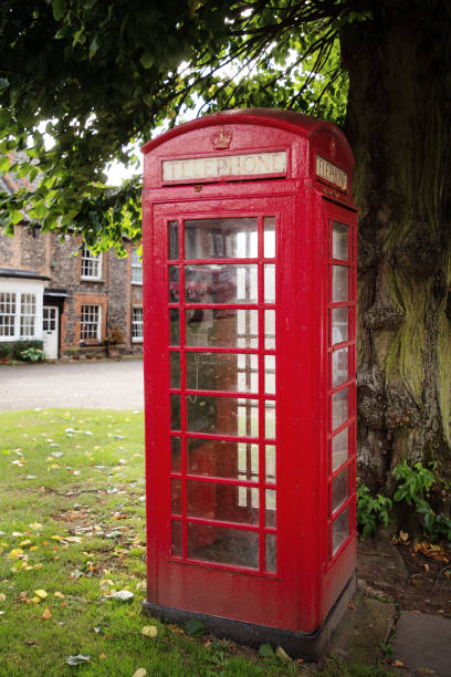 作業赤い電話ボックス - red telephone box ストックフォトと画像