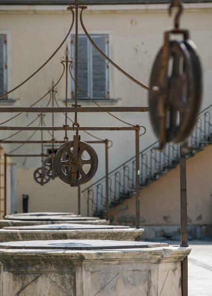 These five wells were built by the Venetians during the 16th century, to front Turkish sieges. It's about a large drinking water cistern with five ornamental wellheads.