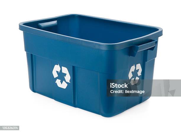 Caixote De Reciclagemalto Ângulo - Fotografias de stock e mais imagens de Caixote de Reciclagem - Caixote de Reciclagem, Fundo Branco, Azul