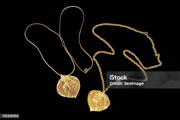 Foto de Golden Aspen Folhas e mais fotos de stock de Colar - Colar, Corrente de Ouro, Dourado - Descrição de Cor