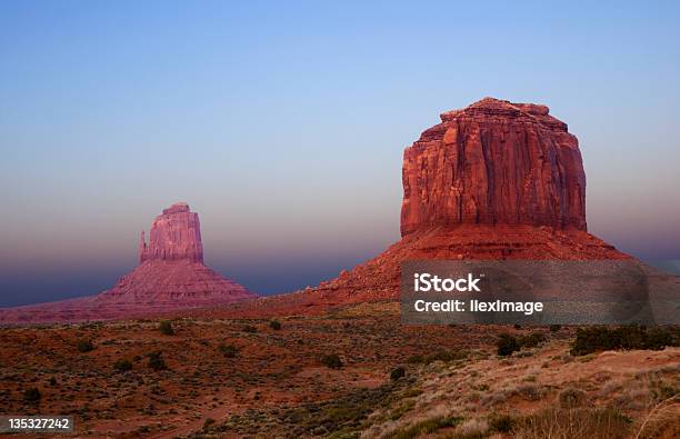 Долина Монументов В Сумерки — стоковые фотографии и другие картинки Аризона - Юго-запад США - Аризона - Юго-запад США, Без людей, Горизонтальный