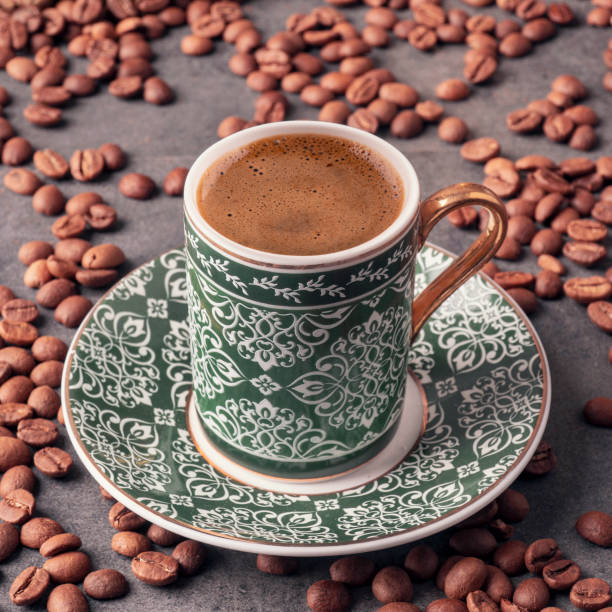 traditional turkish coffee cup and roasted coffee beans - türk kahvesi stok fotoğraflar ve resimler