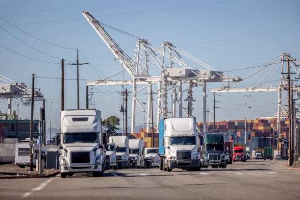 logistique du fret au port d’oakland - oakland california commercial dock harbor california photos et images de collection