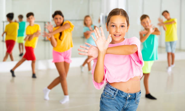 istock Children exercising modern dance moves together 1353280440