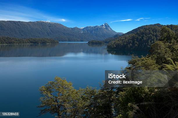 Parque Nacional Nahuel Huapi Foto de stock y más banco de imágenes de Agua - Agua, Aire libre, Argentina