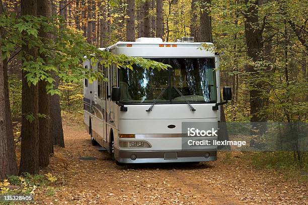 야영지 가을에 대한 스톡 사진 및 기타 이미지 - 가을, 캠핑, 캠핑카